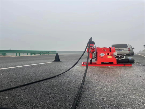 后湖管理区马路路基路面开裂下沉注浆加固灌浆